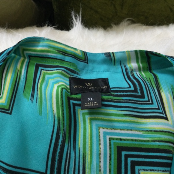 NWOT Beautiful Turquoise Top - Picture 2 of 10